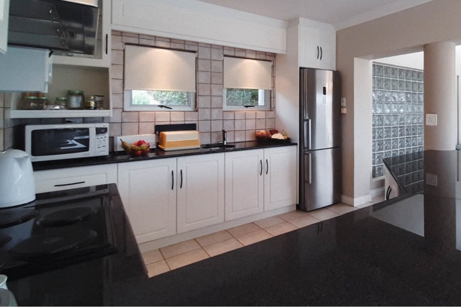 5 Bedroom Property for Sale in Kingfisher Creek Western Cape